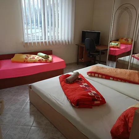 Apartment Krasno Selo Plaza *